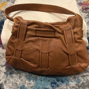 Elegant Tan Leather Shoulder Bag